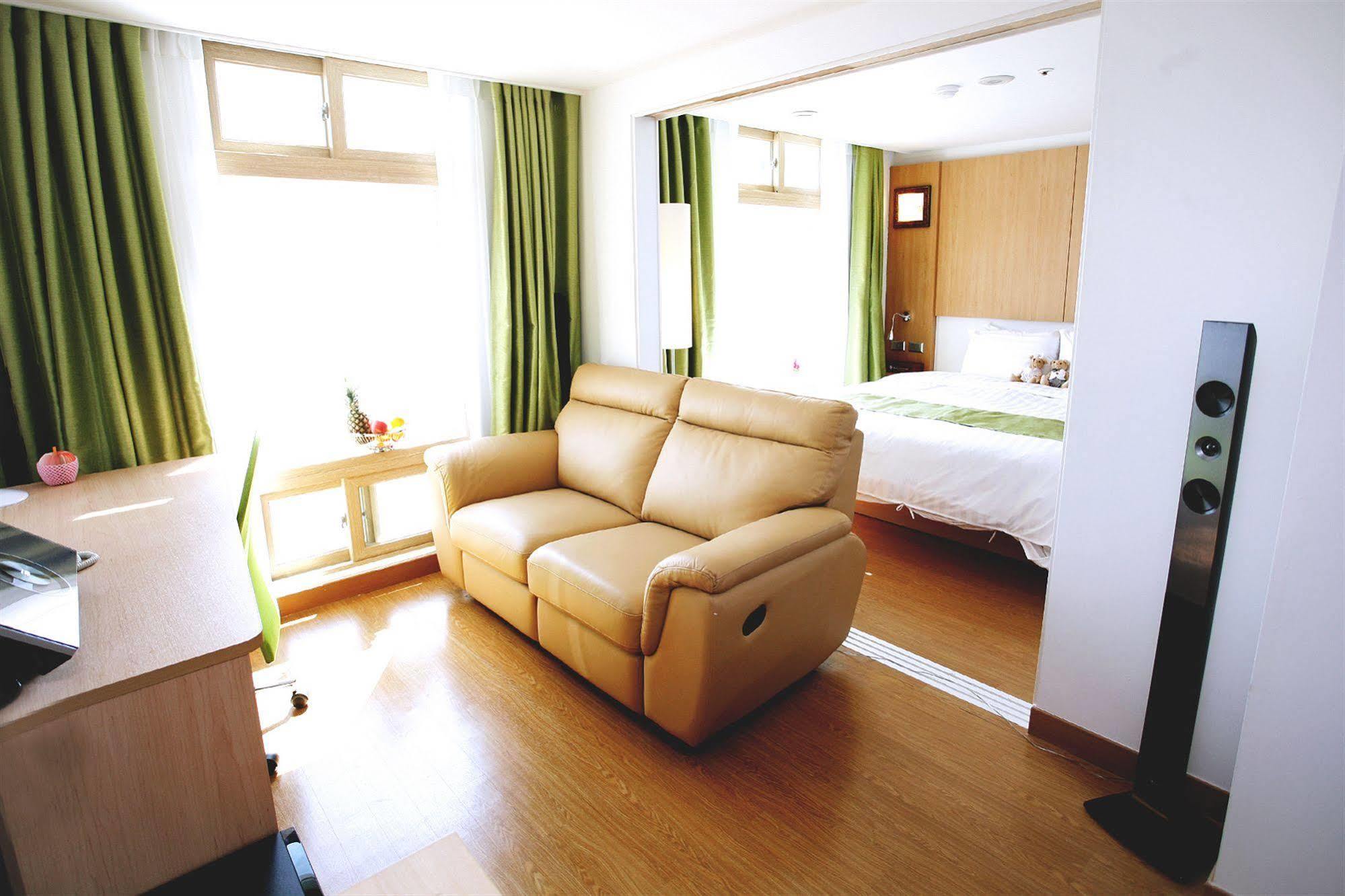 Gunsan Apple Tree Hotel Екстериор снимка
