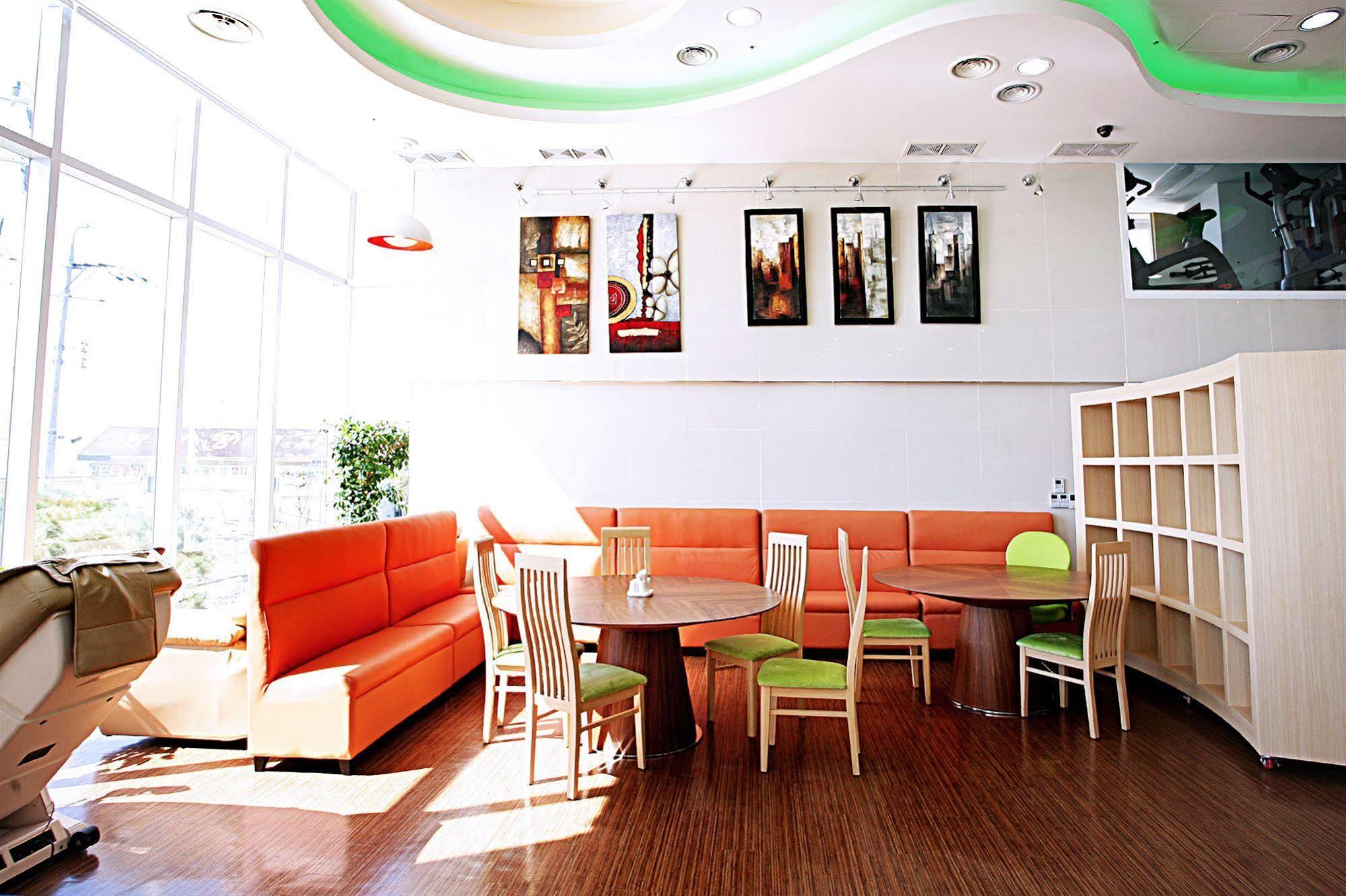 Gunsan Apple Tree Hotel Екстериор снимка